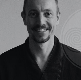 Severin Berz, Bewegungsexperte, Osteopath, internationaler Gastdozent, stliche Bewegungsformen, westliche Methoden, Achtsamkeit, Tanz, Tai Chi